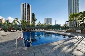 Pool - 20th Fl Waikiki Sunset | King | AC | Parking | Pool (Honolulu)