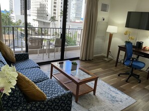 TV - 8th Fl Waikiki Sunset | Parking | Pool | AC (Honolulu)