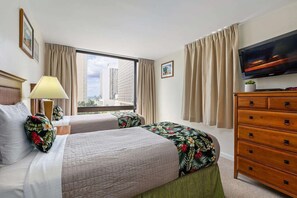 1 bedroom, desk, iron/ironing board, free WiFi - 8th Fl Waikiki Sunset | Parking | Pool | AC (Honolulu)
