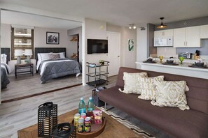 Smart TV - 31st Fl Waikiki Banyan 1 BR Condo | Ocean View | Parking (Honolulu)