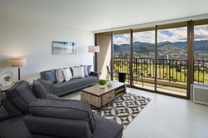 Smart TV - 35th Fl Waikiki Banyan | Sunrise Mtn View | AC | Parking (Honolulu)