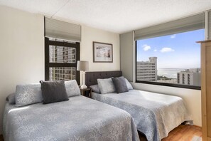 1 bedroom, iron/ironing board, free WiFi, bed sheets - 25th Fl Waikiki Banyan | Double beds | AC | Parking (Honolulu)
