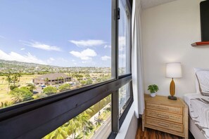 Interior - 10th Fl Monte Vista | Parking | AC | Ala Wai View (Honolulu)