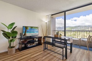 Interior - 10th Fl Monte Vista | Parking | AC | Ala Wai View (Honolulu)