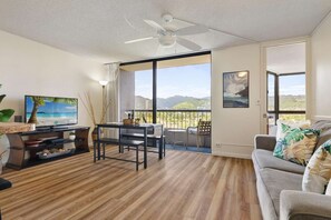 TV - 10th Fl Monte Vista | Parking | AC | Ala Wai View (Honolulu)