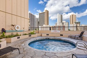 Pool - 10th Fl Monte Vista | Parking | AC | Ala Wai View (Honolulu)