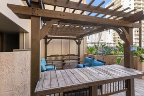 Terrace/patio - 10th Fl Monte Vista | Parking | AC | Ala Wai View (Honolulu)