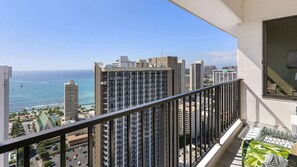 Property grounds - 38th Fl Waikiki Banyan | King | AC | Parking (Honolulu)