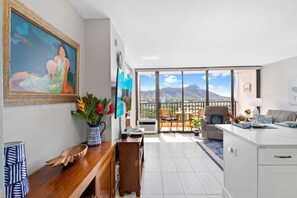 Interior - 29th Fl Waikiki Banyan | King | Parking (Honolulu)