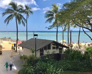On the beach - 10th Fl Waikiki Shore Studio | Beach front | AC (Honolulu)