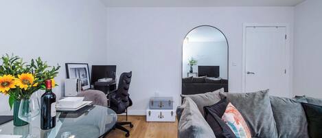 テレビ、書斎 / ワークスペース