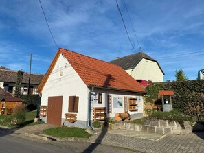 المنشأة من الخارج