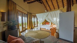 Suite exécutive, balcon, vue sur la plage | Bureau, espace de travail pour ordinateurs portables