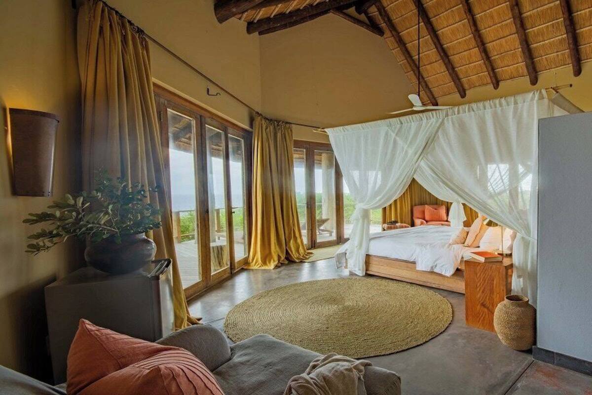 Suite Executive, balcone, vista spiaggia | Una scrivania, postazione laptop, ferro/asse da stiro, Wi-Fi gratuito