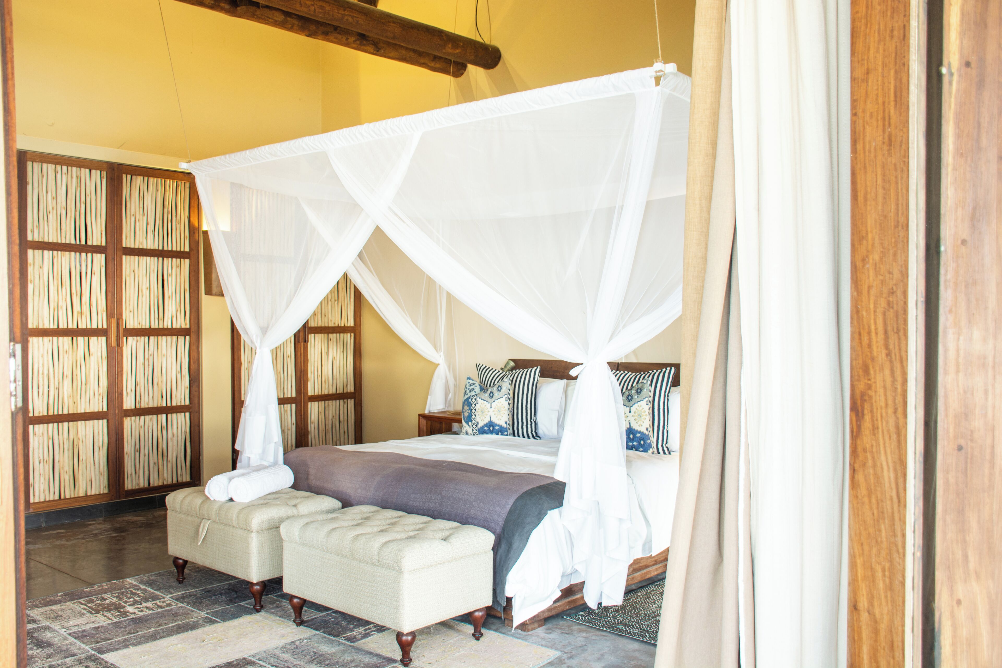 Suite Luxury, balcone | Una scrivania, postazione laptop, ferro/asse da stiro, Wi-Fi gratuito