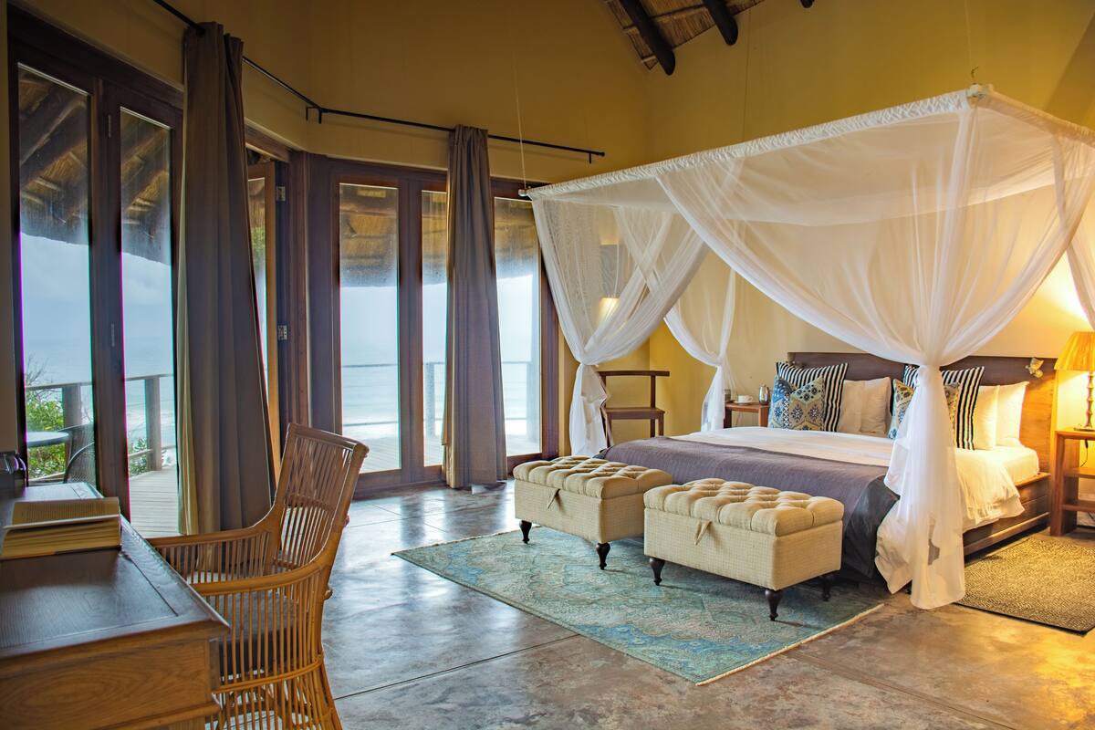 Suite Luxury, balcone | Una scrivania, postazione laptop, ferro/asse da stiro, Wi-Fi gratuito