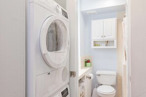 Hair dryer, towels - 8th Fl Fairway Villa | Pool | AC | Parking (Honolulu)