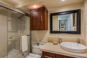 Hair dryer, bidet, towels - 9th Fl Island Colony Studio | Balcony | Pool (Honolulu)