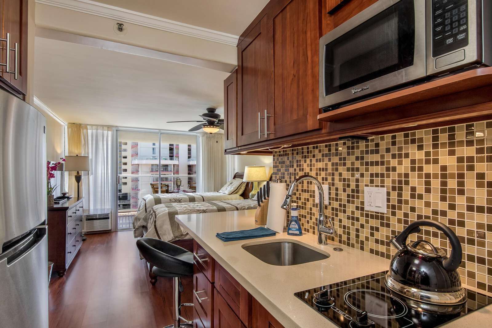 冰箱、微波炉、烤箱、炉灶