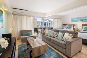 TV - 14th Fl Ilikai Condo | Pool | AC (Honolulu)