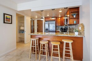 Fridge, microwave, oven, stovetop - 14th Fl Ilikai Condo | Pool | AC (Honolulu)