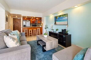 TV - 14th Fl Ilikai Condo | Pool | AC (Honolulu)