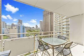 Outdoor dining - Ilikai 14th Fl Studio | City View | AC | Pool (Honolulu)