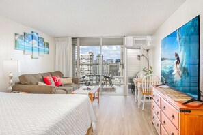 Iron/ironing board, free WiFi, bed sheets - Island Colony 25th Floor Studio - Ala Wai & Mountain Views (Honolulu)