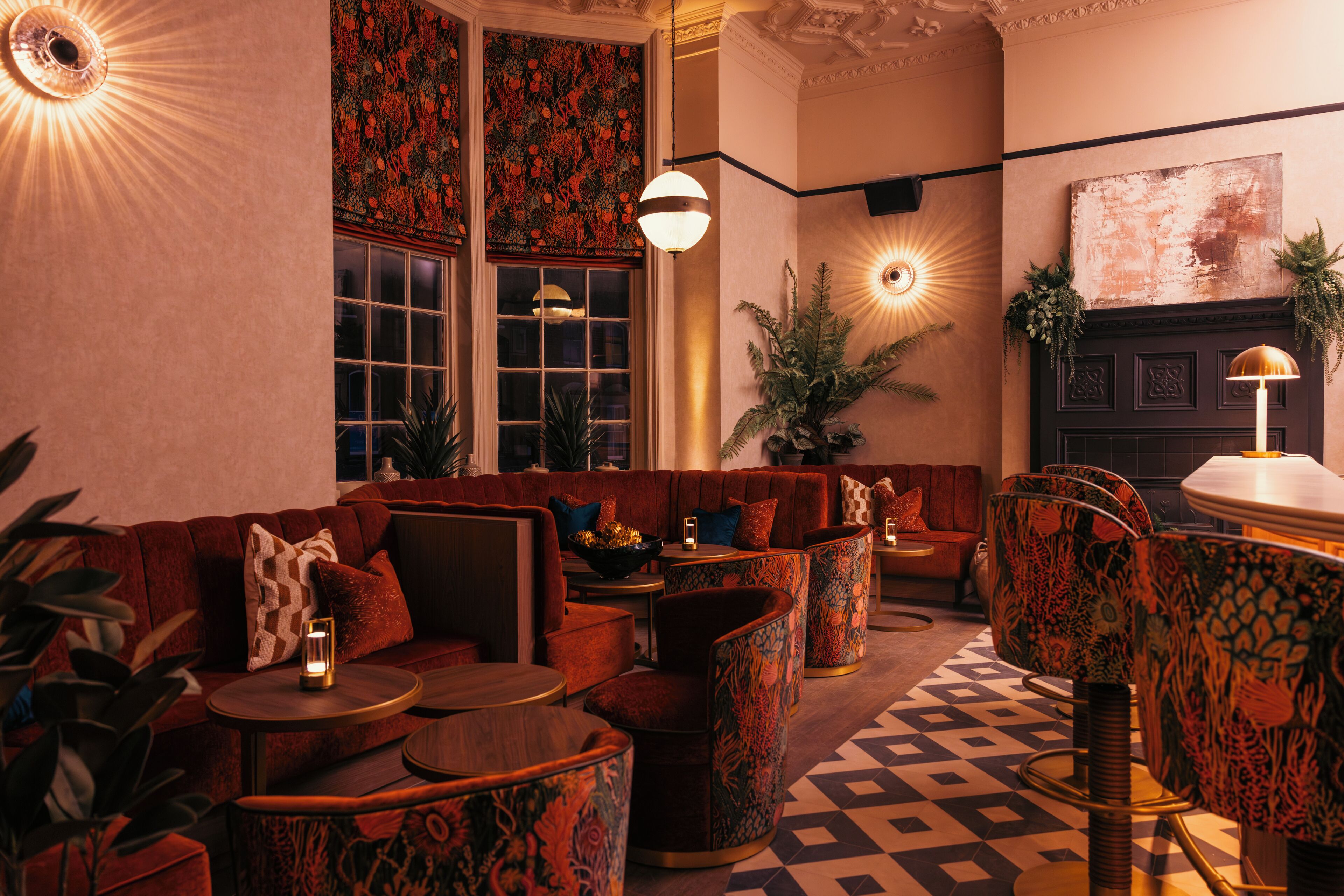 2 restaurants servant le petit déjeuner, spécialités Cuisine anglaise