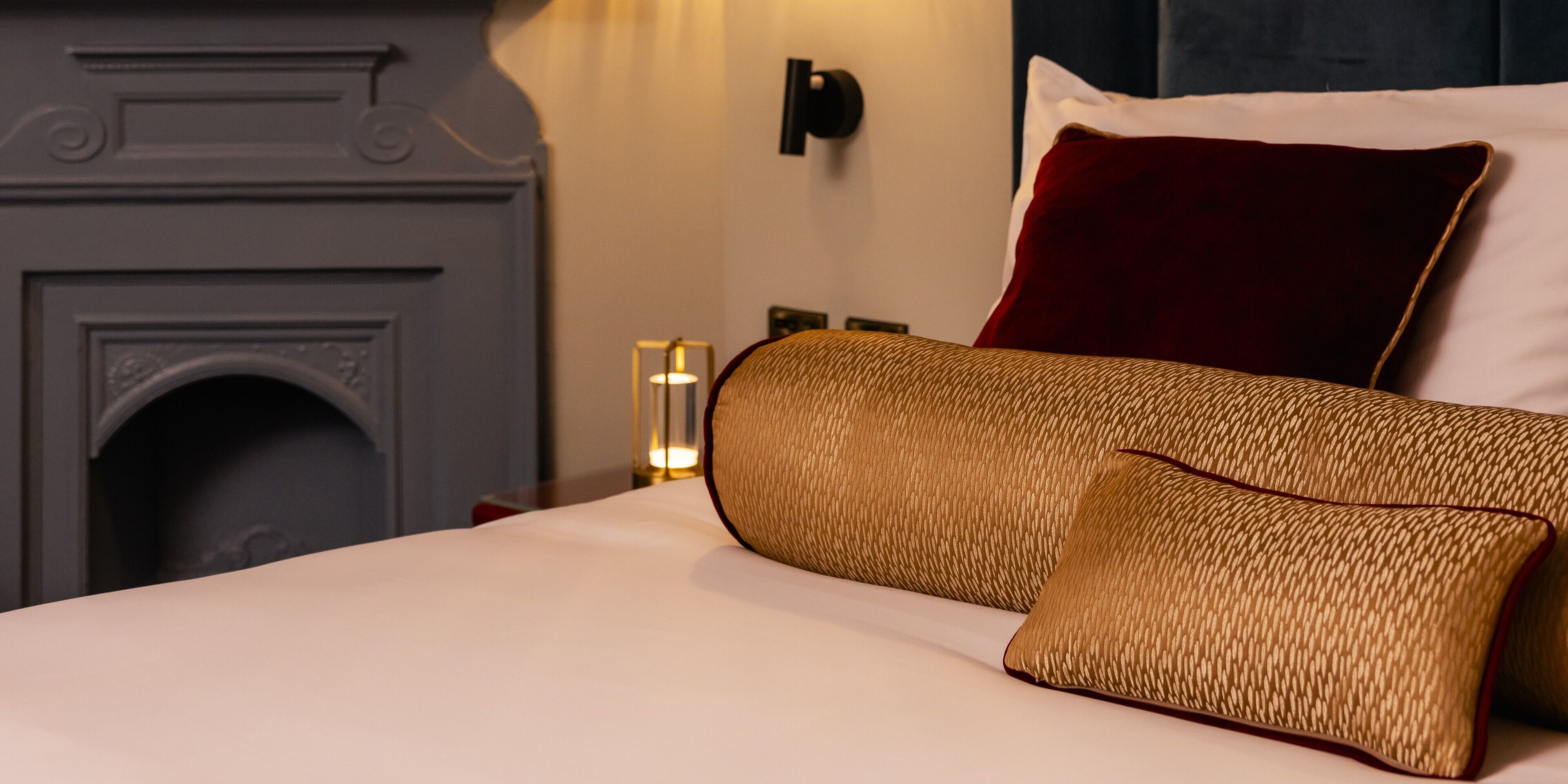 Desk, laptop workspace, free WiFi