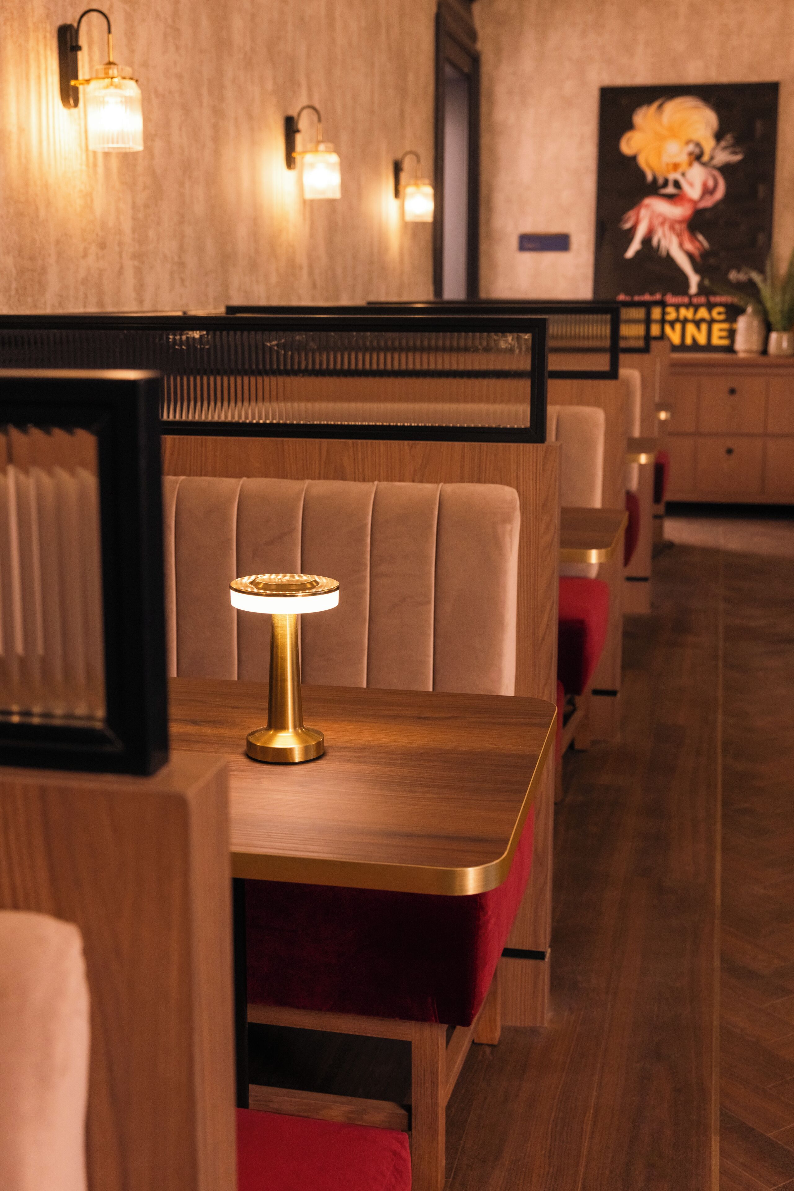 2 restaurants, breakfast, lunch, dinner served; British cuisine