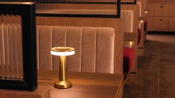 2 restaurants, breakfast, lunch, dinner served; British cuisine