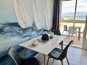 Dining - Sea view, calm and comfort in the village (Hyères)
