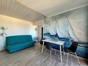 Living area - Sea view, calm and comfort in the village (Hyères)