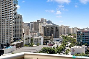 Property grounds - 16th Fl Luana Waikiki Studio | Park & Partial Ocean View (Honolulu)