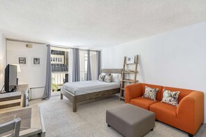 Iron/ironing board, free WiFi, bed sheets - 4th Fl Marine Surf Studio | Prime Location | Parking (Honolulu)