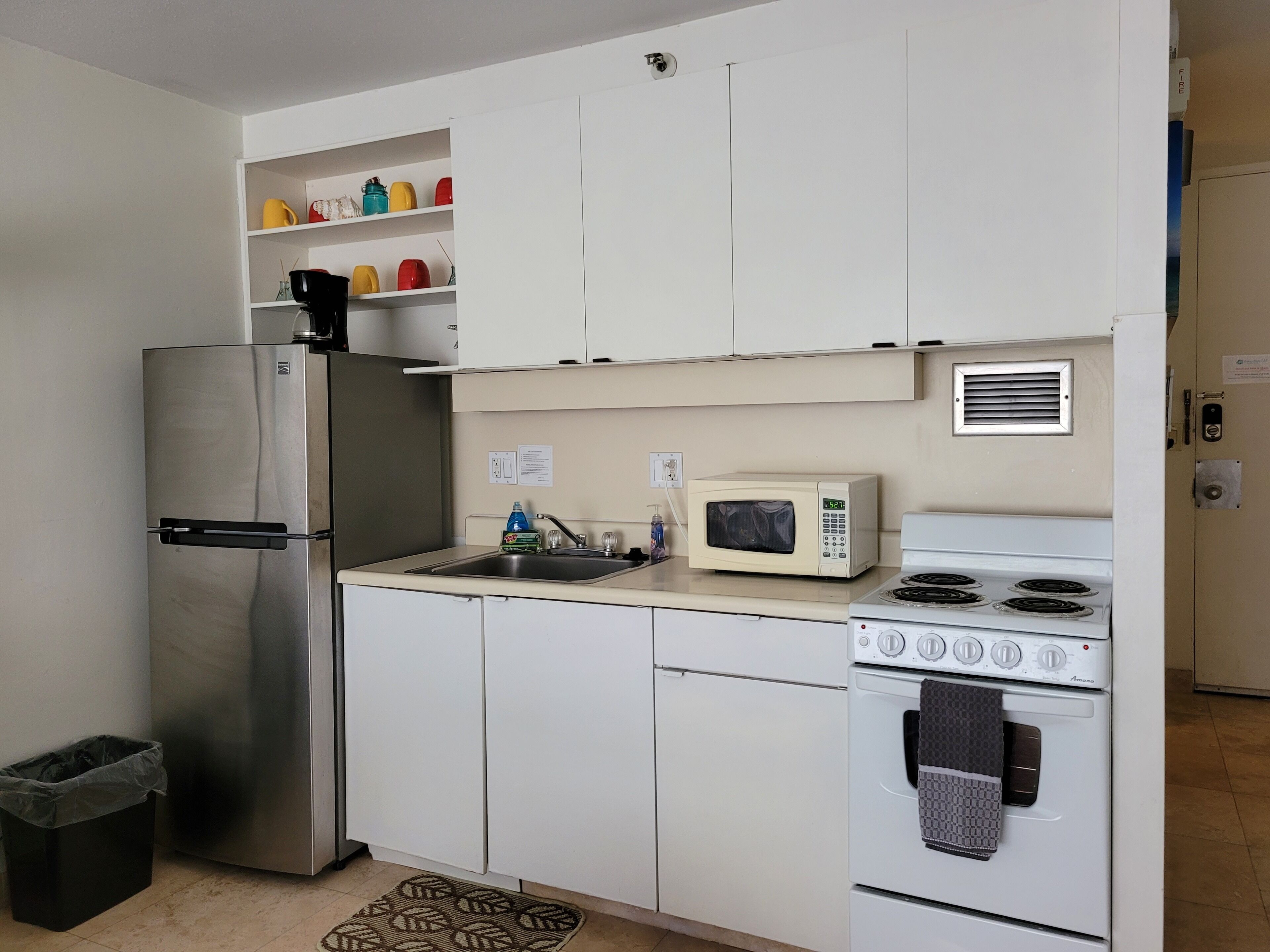 雪櫃、微波爐、焗爐、爐具