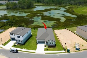 Exterior - Lakeview 4BR Home 20min to Disney — West Haven (Davenport)