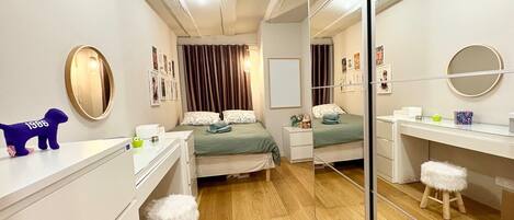 3 slaapkamers, een strijkplank/strijkijzer, wifi, beddengoed