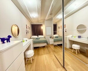 3 chambres, fer et planche à repasser, Wi-Fi, draps fournis