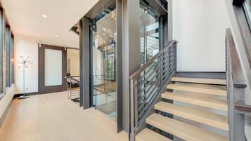 Studio (Multiple Bedrooms) | Property amenity