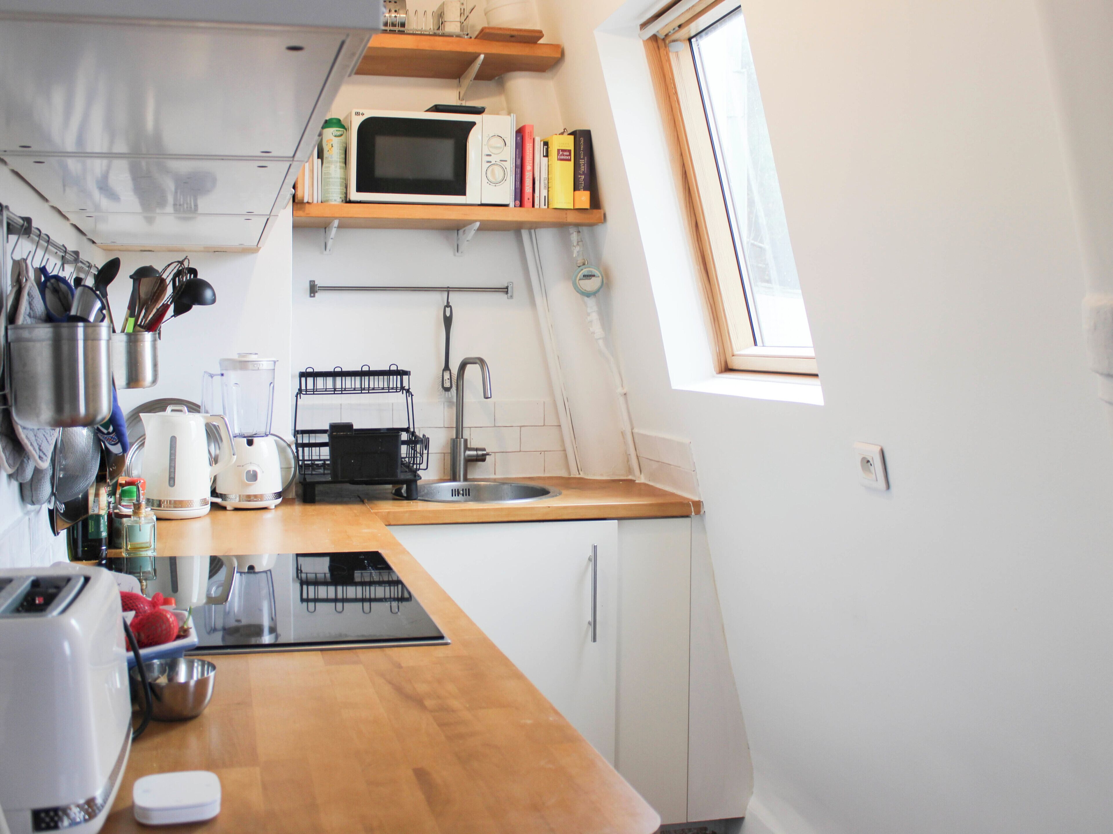 Fridge, microwave, oven, coffee/tea maker