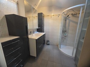 Shower - Beautiful Apartment with Garden Near Beach (Fréjus)