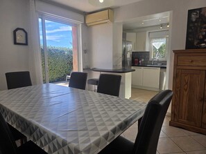 Dining - Beautiful Apartment with Garden Near Beach (Fréjus)