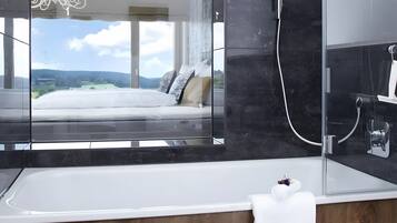 淋浴设施、吹风机、毛巾