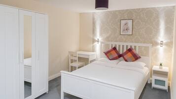 Ferros/tábuas de passar roupa, Wi-Fi, roupa de cama