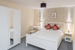 Ferros/tábuas de passar roupa, Wi-Fi, roupa de cama