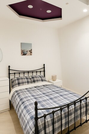 5 Schlafzimmer, Bügeleisen/Bügelbrett, WLAN, Bettwäsche