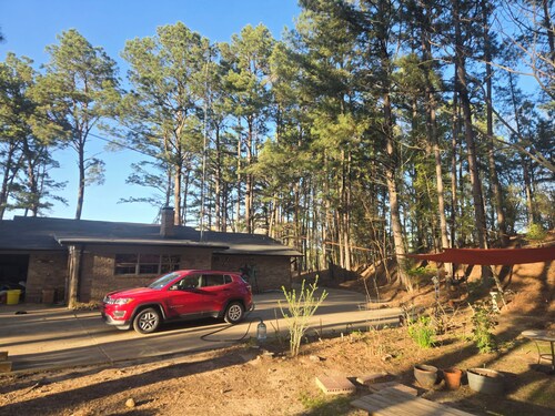 Charming 2-bedroom house with AC in tranquil Tyler