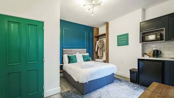 1 bedroom, travel cot, WiFi, bed sheets